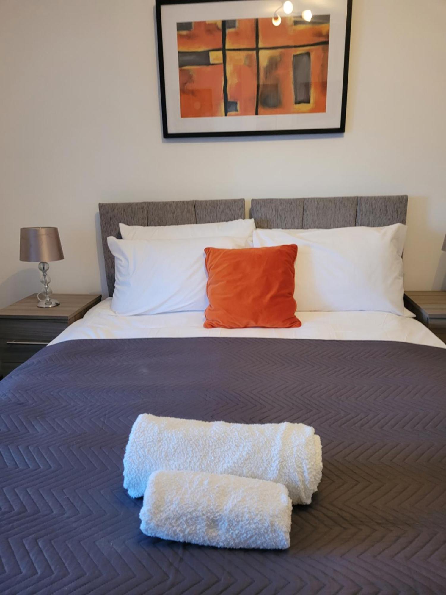 Silvertree Lodge - 2 Double Bed Flat With Parking Hemel Hempstead Buitenkant foto